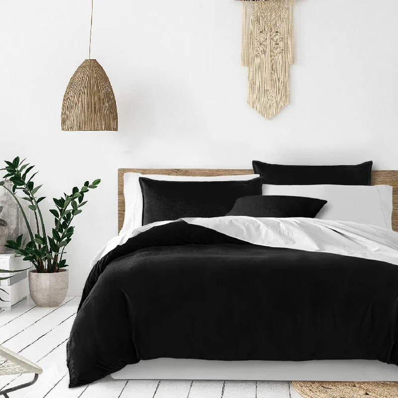 Take Advantage Vanessa Black Bedding